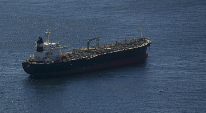 Повреденият ирански танкер се завръща в страната