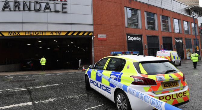 Задържаният за атаката с нож в Манчестър е обвинен в тероризъм 