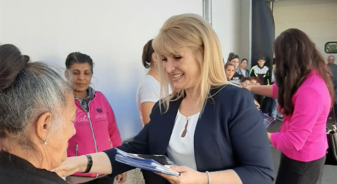 Кандидат-кметът Детелина Борисова към жители на Стражица: Ако искате промяна в общината, гласувайте за ГЕРБ с номер 43 в бюлетината