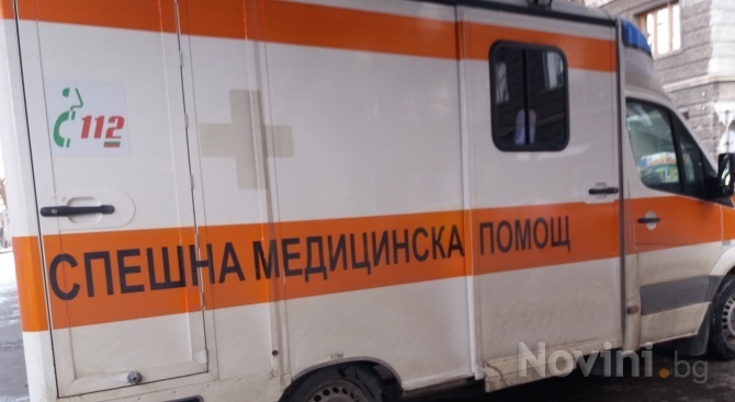 Четирима работници паднаха от покрив, докато го ремонтират