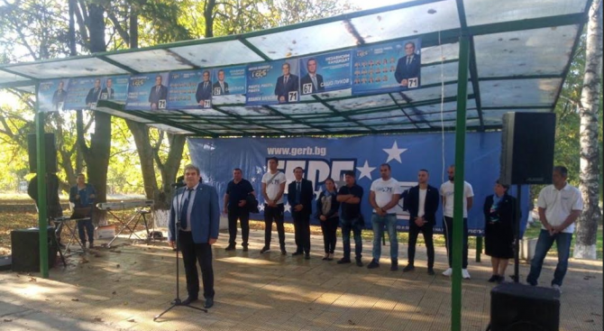 Кандидат-кметът на Радомир Пламен Алексиев в село Дрен: Запазваме училището и правим добра транспортна връзка с другите места