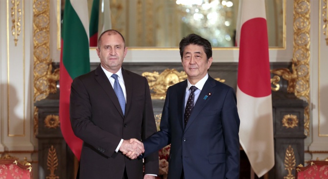 Румен Радев на среща с Шиндзо Абе: България е открита за много по-активно икономическо и инвестиционно партньорство с Япония