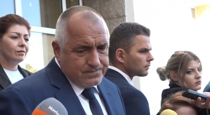 Бойко Борисов гласува в Банкя, отговори на Радев за Гешев 