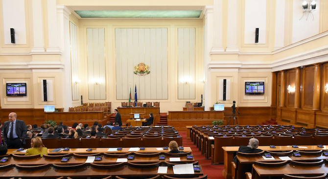 Парламентът събра необходимия кворум за започване на заседание
