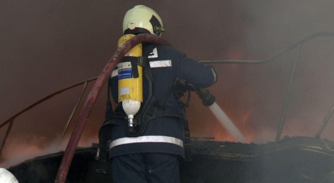 Избухнала газова бутилка подпали къща в Кюстендил