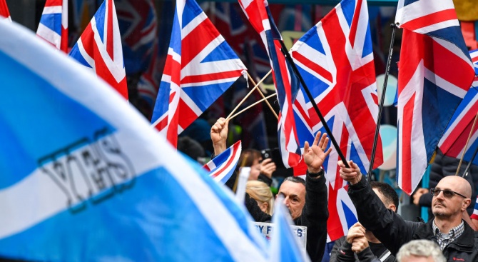 Хиляди демонстрират в Шотландия за независимост от Великобритания