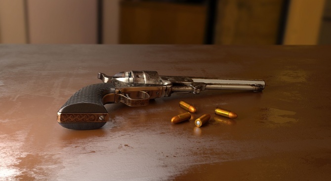Намериха незаконно оръжие и боеприпаси в офис на фирма в Ракитово