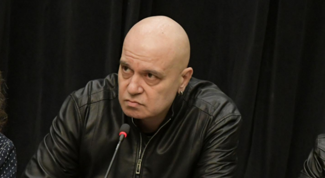 Внесоха документите на "Няма такава държава" на Слави Трифонов в съда
