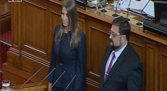 Заклеха се двама нови депутати