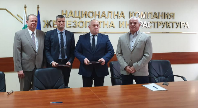 Подписаха договора за строителство на жп участък Оризово-Михайлово