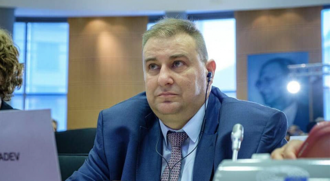 Емил Радев: Европейският парламент решително подкрепи отпадането на мониторинговия механизъм за България