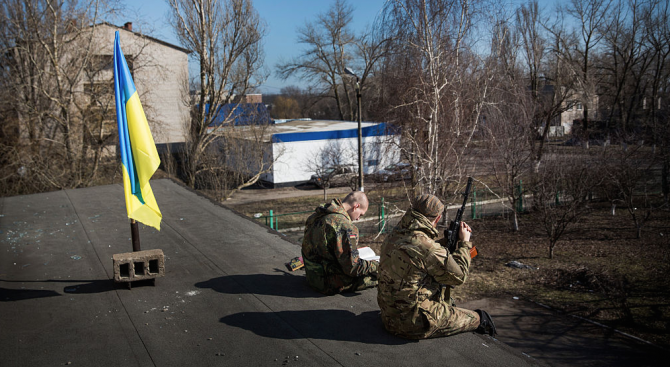 Украйна и проруските сепаратисти отложиха за утре изтеглянето на войските от фронтовата линия