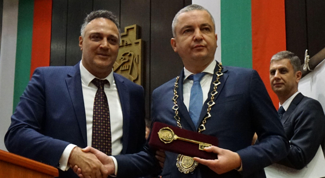 Преизбраният кмет на Варна Иван Портних встъпи в длъжност