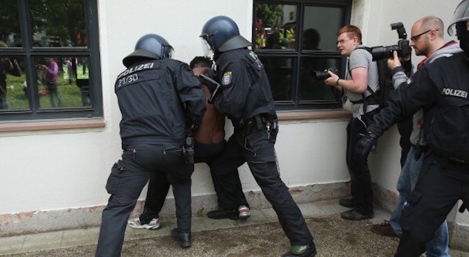 Германската полиция разби клетка на „Ислямска държава", подготвяла атентат