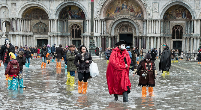 Венеция е под вода  