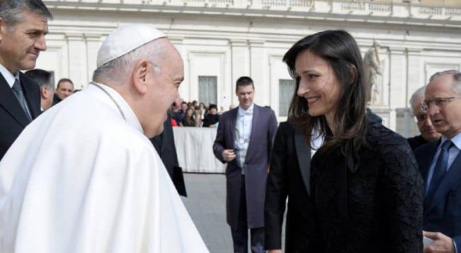 Мария Габриел се срещна с Папа Франциск