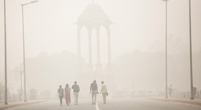 Училищата в Делхи са затворени заради мръсния въздух