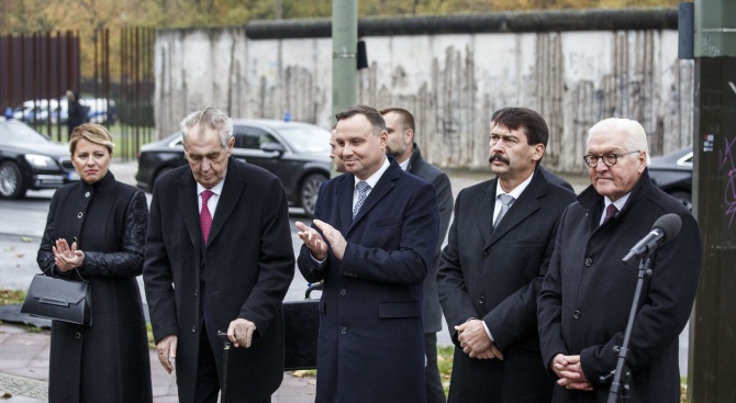 Президентите на Словакия и Чехия отбелязаха 30 години от Нежната революция