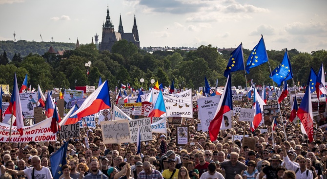 Чехи искат оставката на Андрей Бабиш навръх 30-ата годишнина от Нежната революция