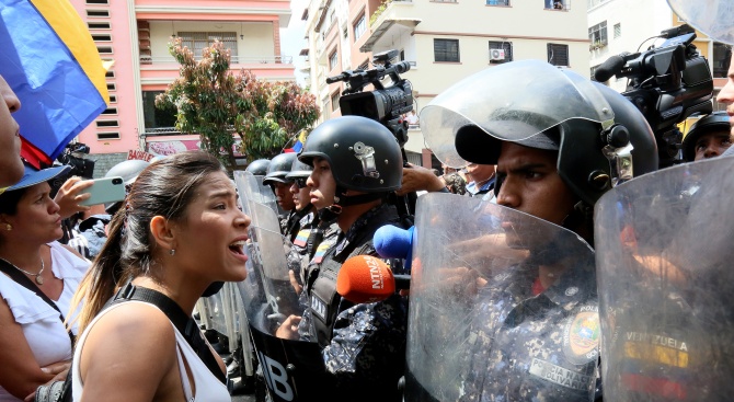 Противници и поддръжници на Мадуро излязоха на демонстрации във Венецуела