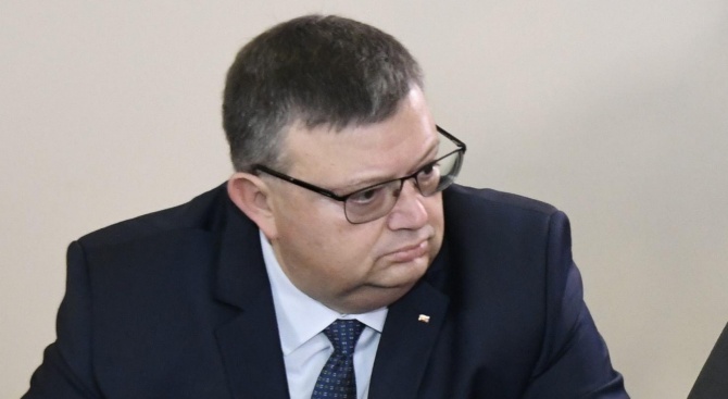 Цацаров е в парламента, причината - не е ясна 