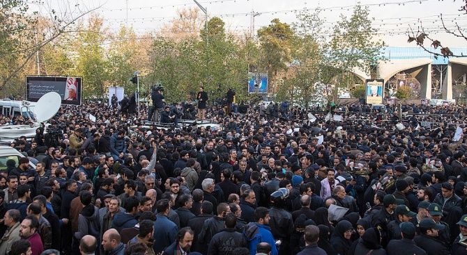 Над 100 жертви са взели протестите в Иран