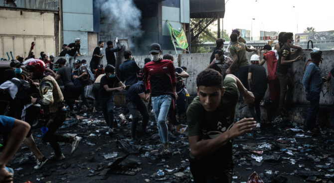 Най-малко 7 убити в сблъсъци между протестиращите и силите за сигурност в Багдад