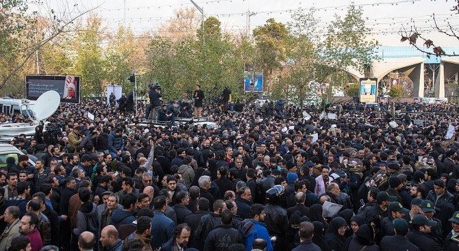 Иранските протестиращи се върнаха в мрежата