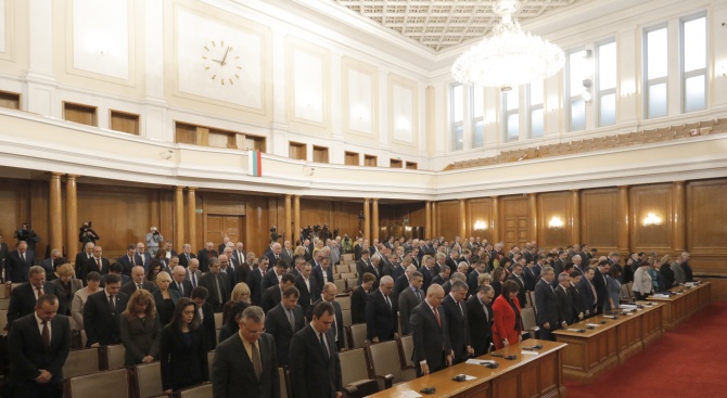 Депутатите почетоха с минута мълчание големия Стефан Данаилов