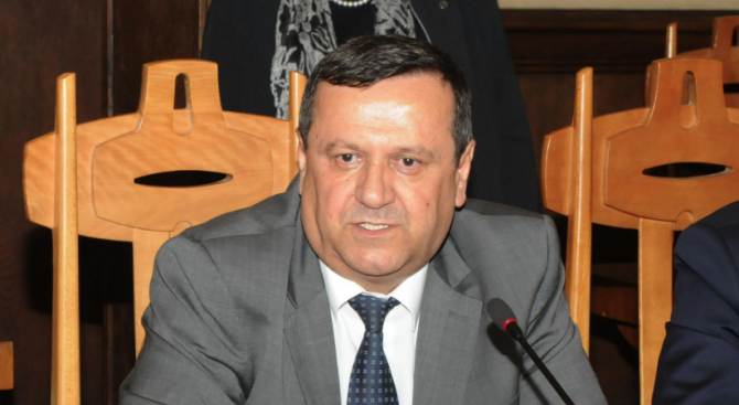 Хасан Адемов: Смяната на министър на принципа "стани да седна" няма да реши проблемите