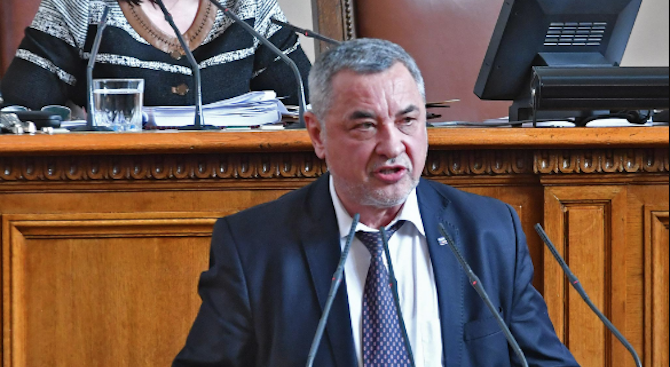 Валери Симеонов: Деница Сачева не е Дарт Вейдър