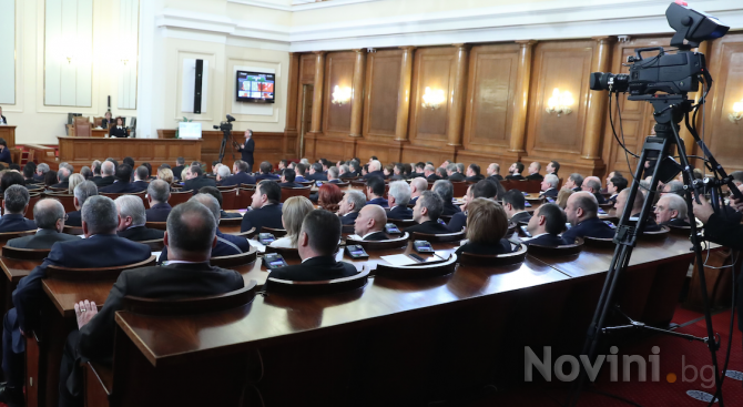 Депутатите продължават да обсъждат и гласуват Законопроекта за държавния бюджет за 2020 година