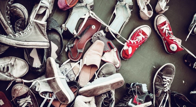 Откраднаха шкаф със стари обувки в Благоевград