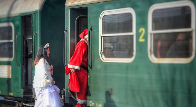 Дядо Коледа ще пътува във влак „Родопи” от Септември за Добринище