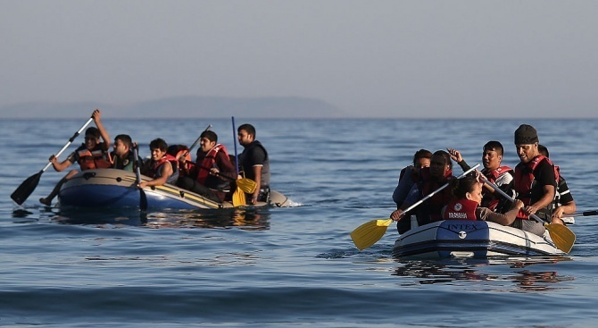 63 жертви при преобръщане на корабче с мигранти в Атлантическия океан