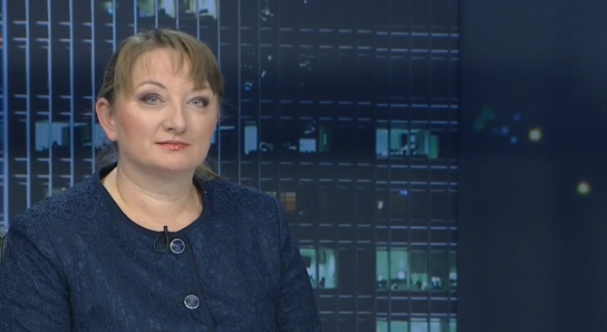 Деница Сачева: Няма доказателства, че две пенсии ще бъдат по-малко от една