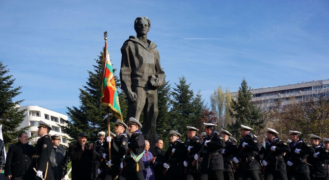 Военноморското училище във Варна чества своя патронен празник