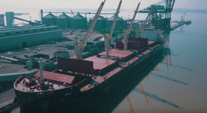 Вдигнаха флага на третия 45 500-тонен кораб, поръчан от Параходство БМФ в китайска корабостроителница