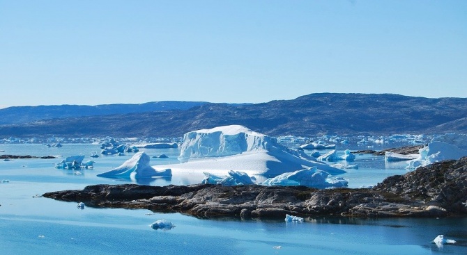 Топенето на ледовете в Гренландия е повишило нивото на моретата с 11 милиметра 