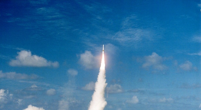 САЩ извършиха опит с балистична ракета край бреговете на Калифорния