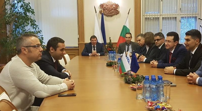 Караниколов: Във ВМЗ Сопот ще получат и Коледни бонуси