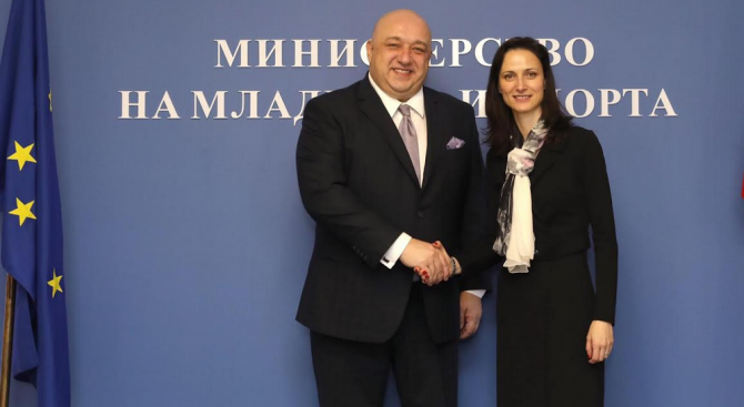 Мария Габриел и министър Кралев обсъдиха приоритетите в секторите "Спорт" и "Младеж"
