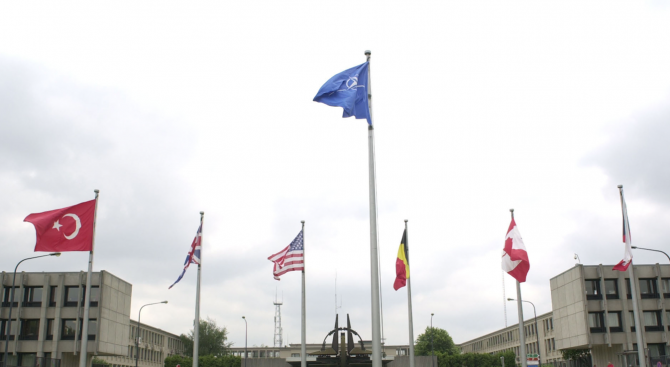 Шефът на Пентагона: НАТО не може да си позволи страни членки "паразити"