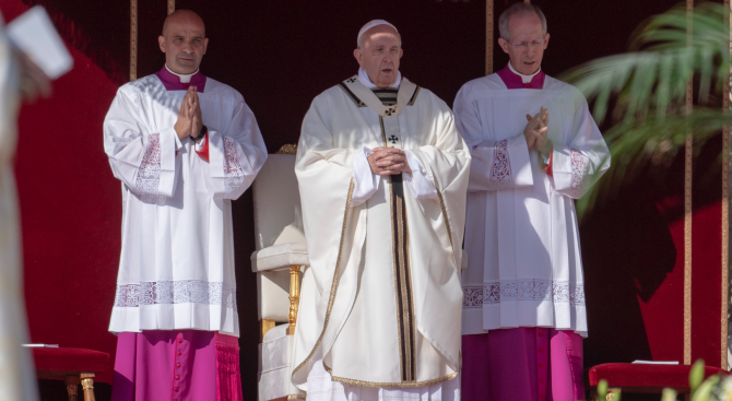 Папа Франциск вдигна папската тайна, налагана върху случаите на сексуални посегателства