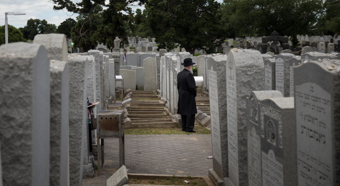 Вандали оскверниха еврейско гробище в Словакия