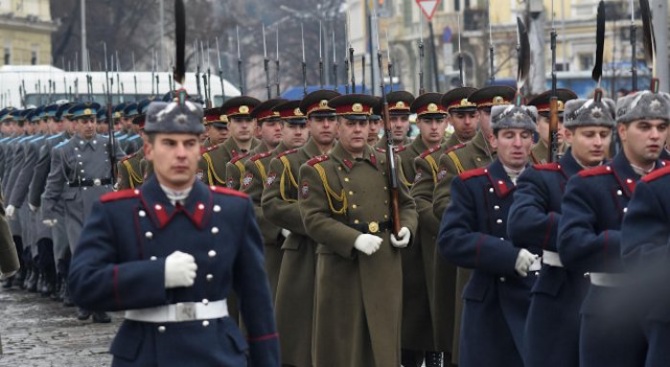Отслужват водосвет на бойните знамена, флаговете и знамената-светини на Българската армия 