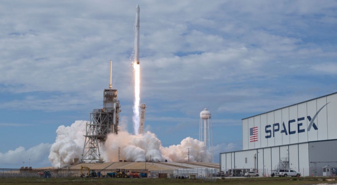 Space X успешно изстреля ракета с 60 микроспътника