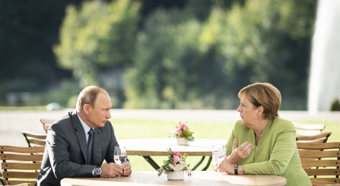 Започнаха преговорите между Путин и Меркел в Кремъл