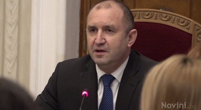 Румен Радев: Аз не се състезавам с никого