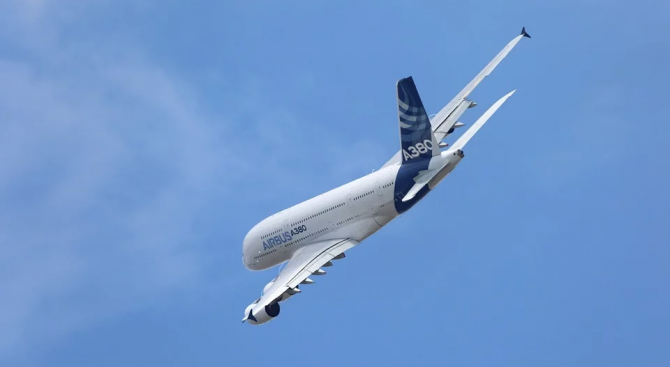 Еърбъс А380 кацна извънредно на летище Истанбул